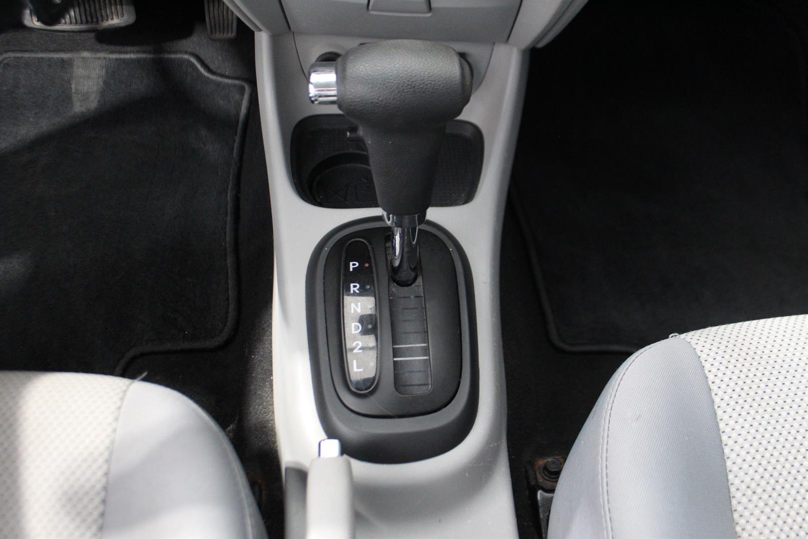 Hyundai Accent 2010 - Image 18