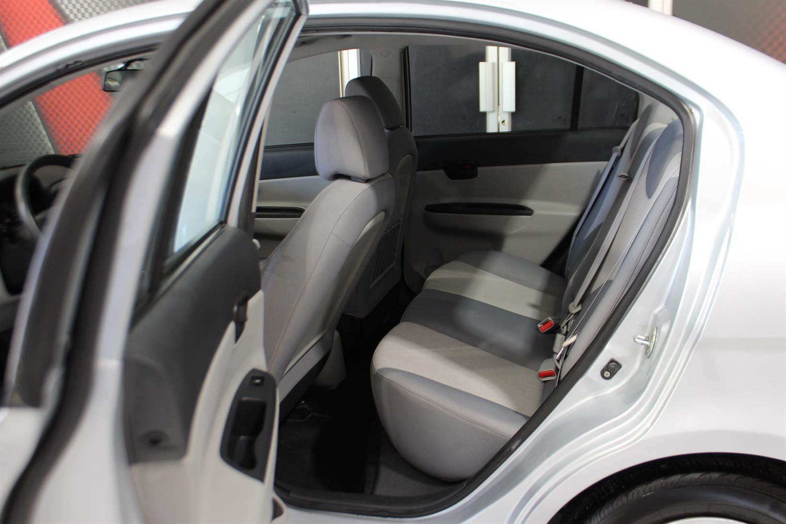 Hyundai Accent 2010 - Image 20