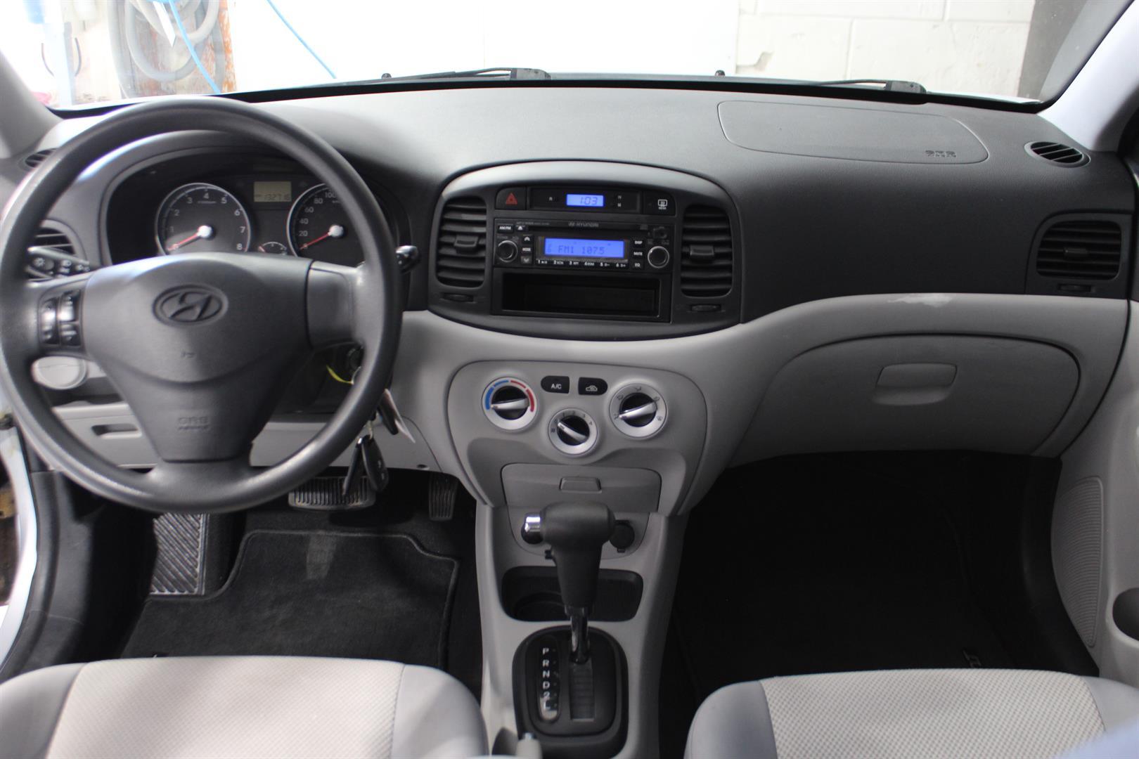 Hyundai Accent 2010 - Image 11