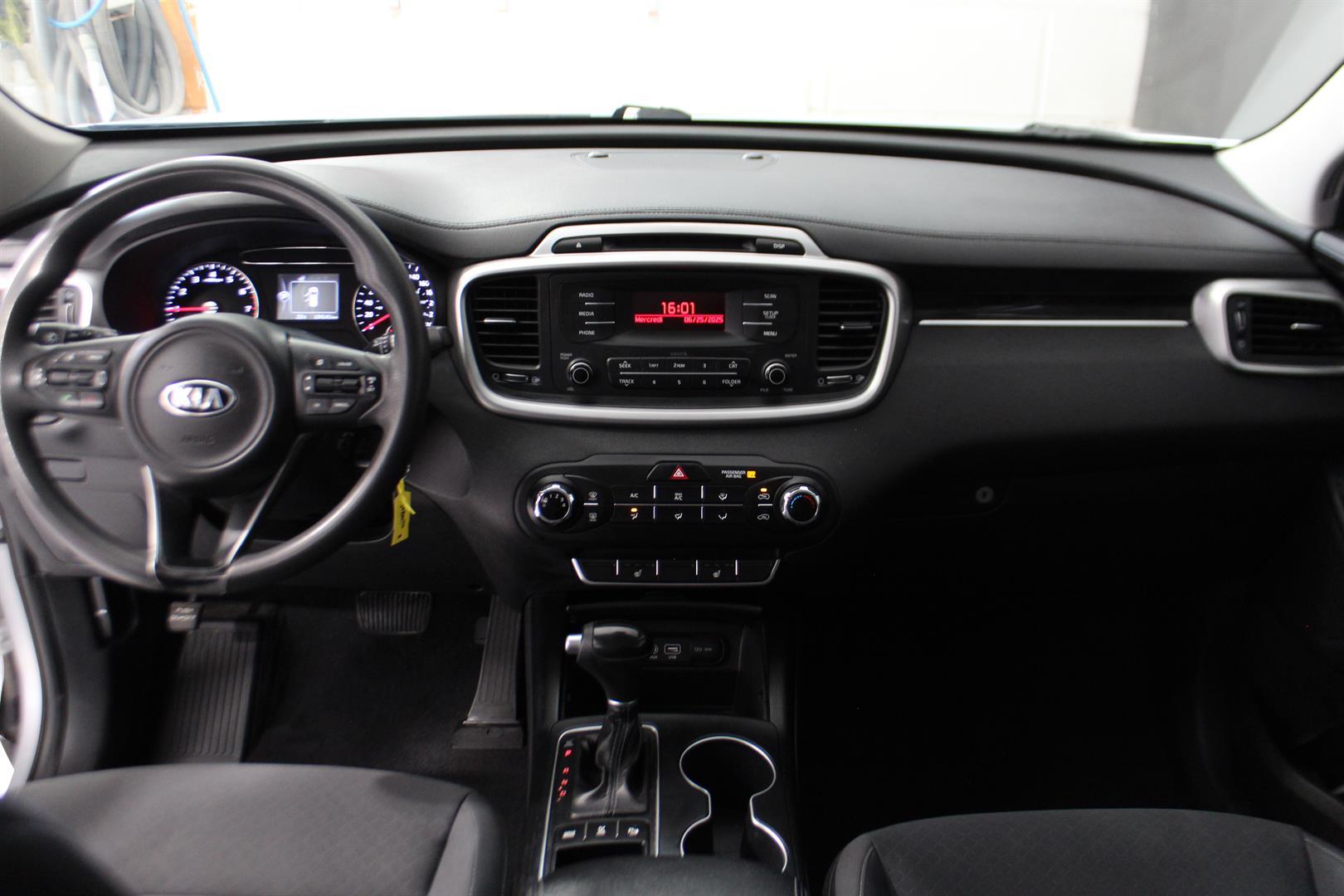 Kia Sorento 2017 - Image 12