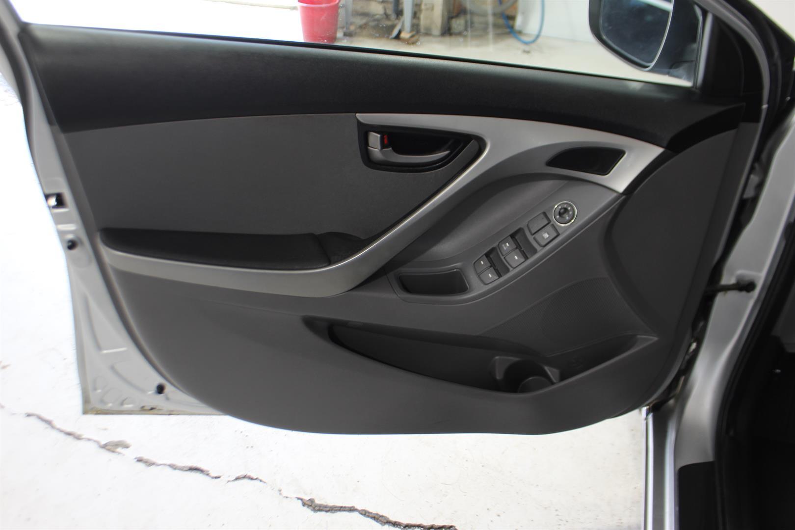 Hyundai Elantra 2013 - Image 9