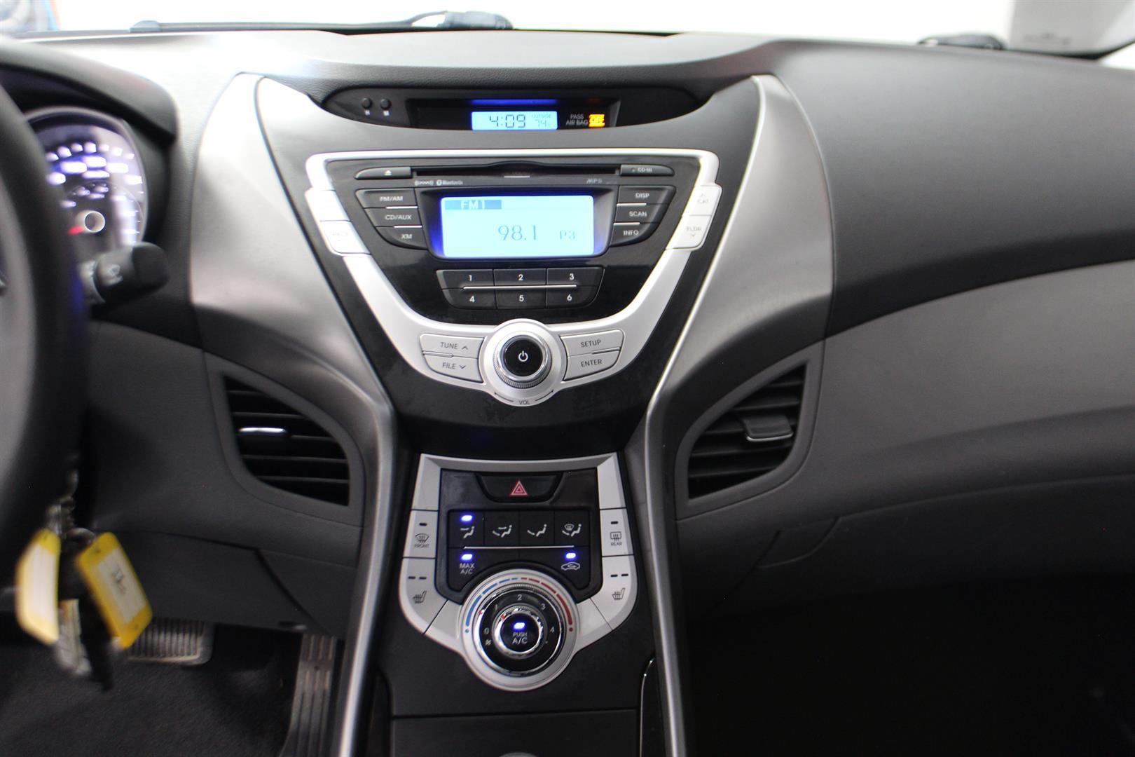 Hyundai Elantra 2013 - Image 17