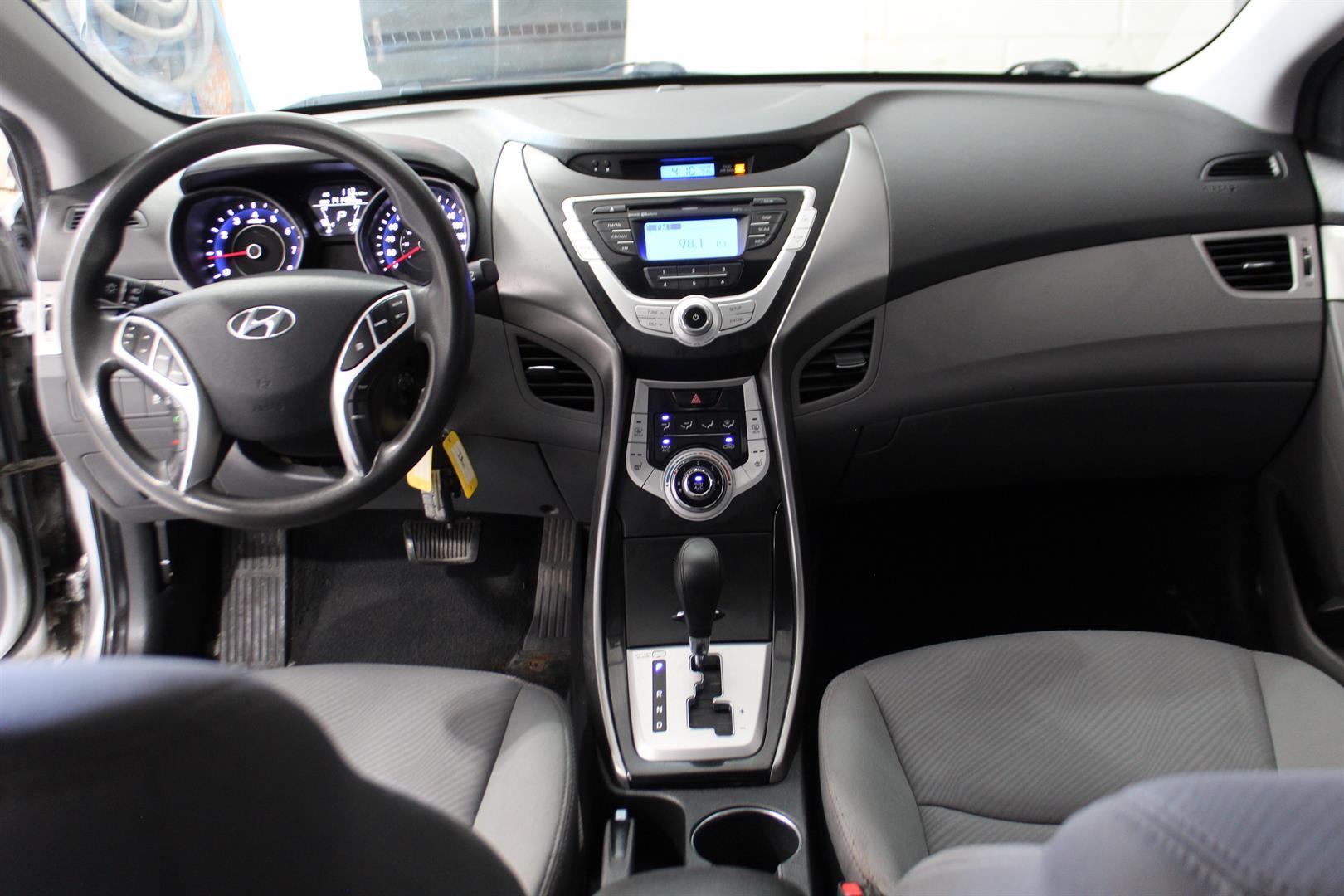 Hyundai Elantra 2013 - Image 12