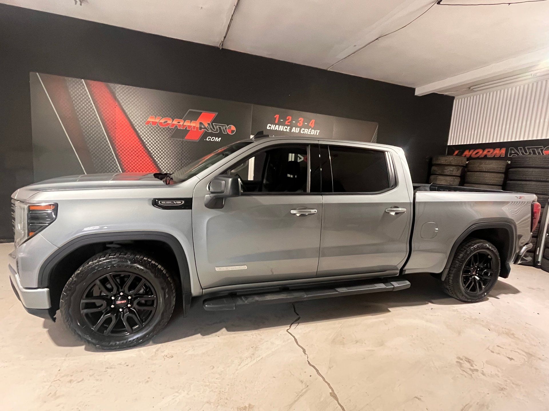 GMC Sierra 1500 2023 - Thumbnail 2