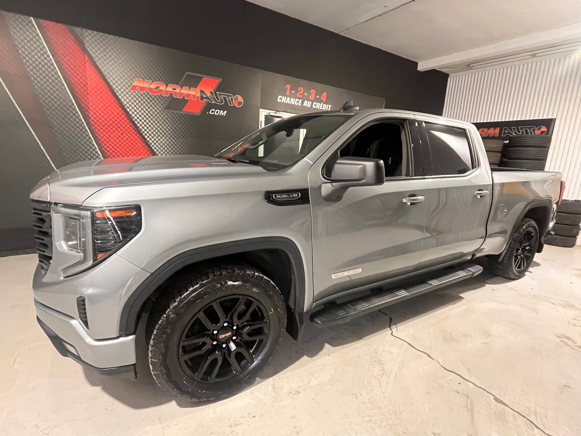 GMC Sierra 1500 2023 - Thumbnail 3