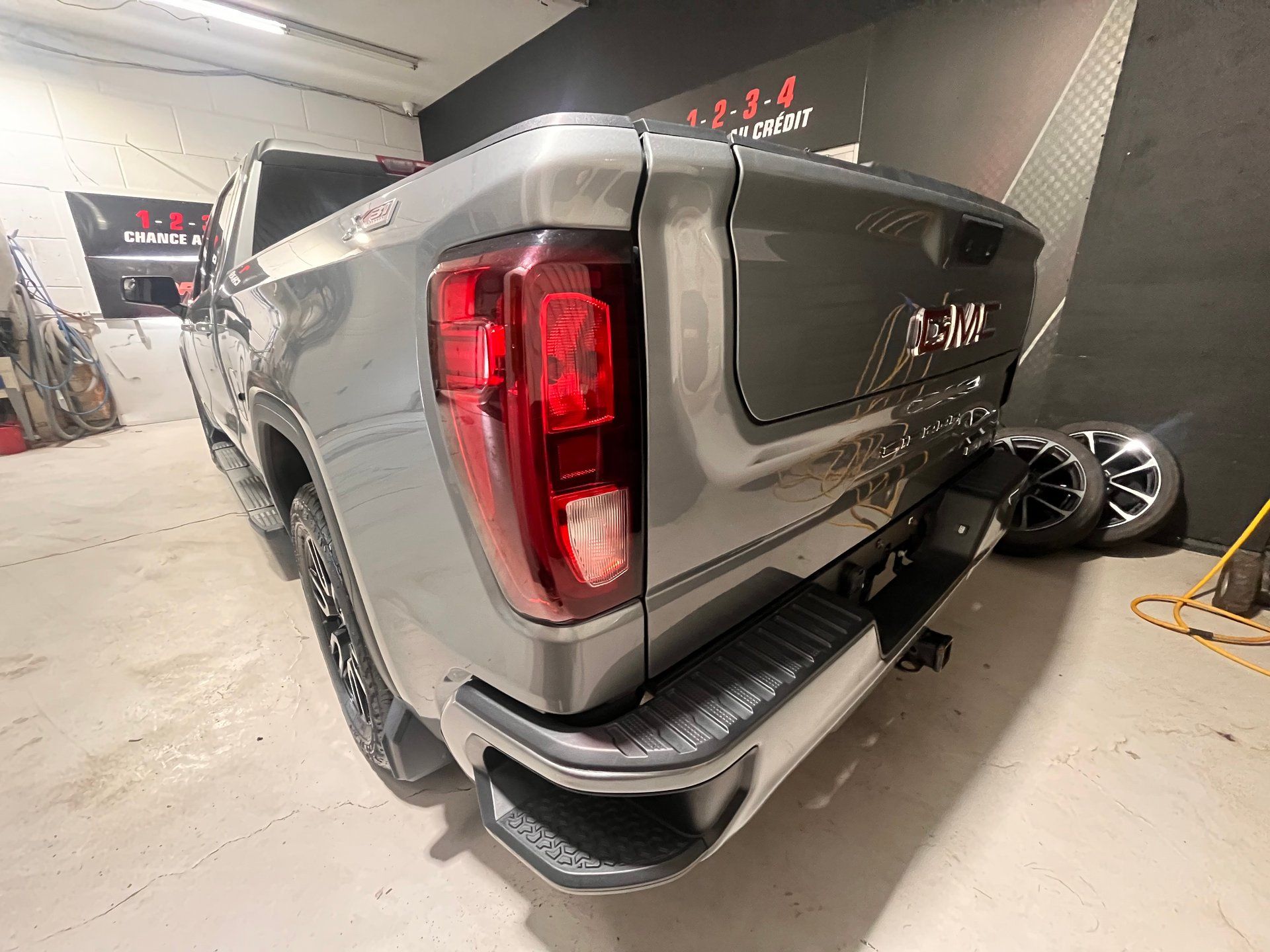 GMC Sierra 1500 2023 - Thumbnail 14