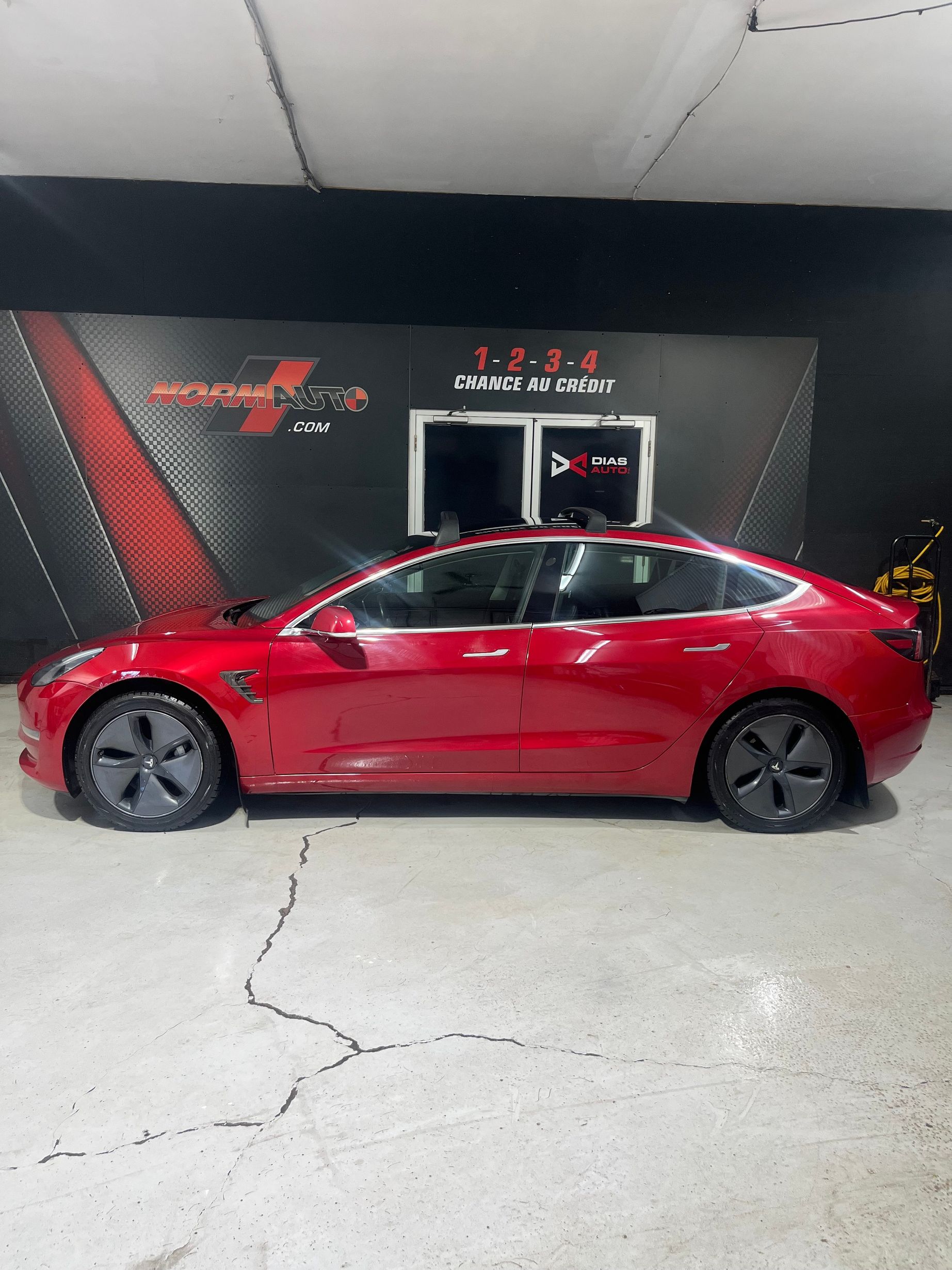 Tesla Model 3 2019 - Thumbnail 1