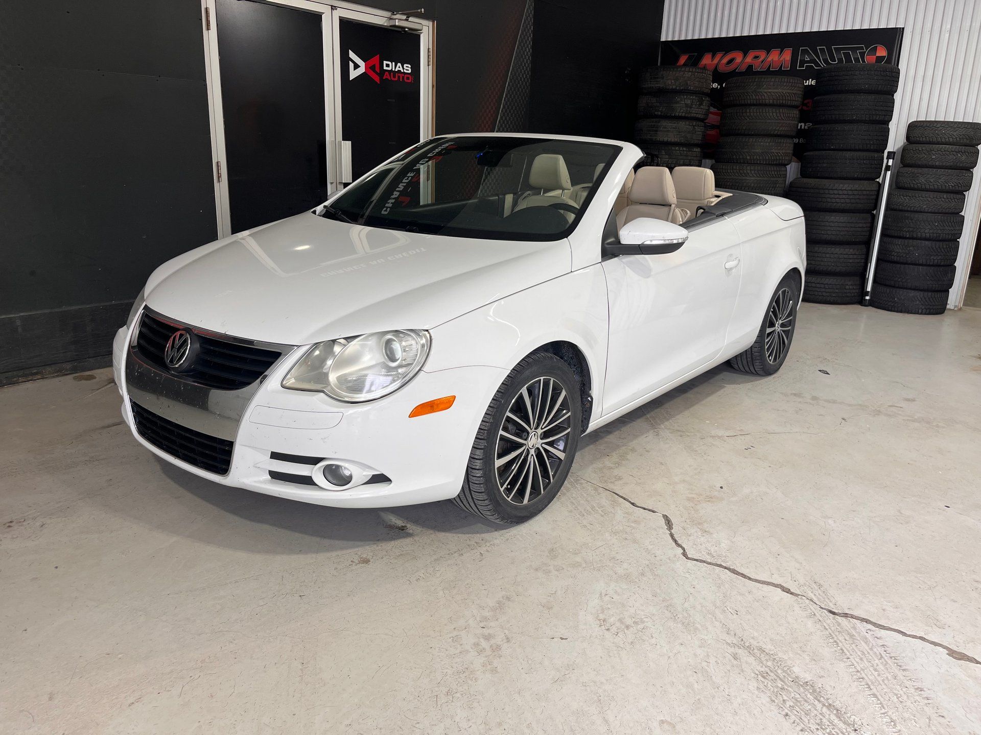 Volkswagen Eos 2010 - Image 2