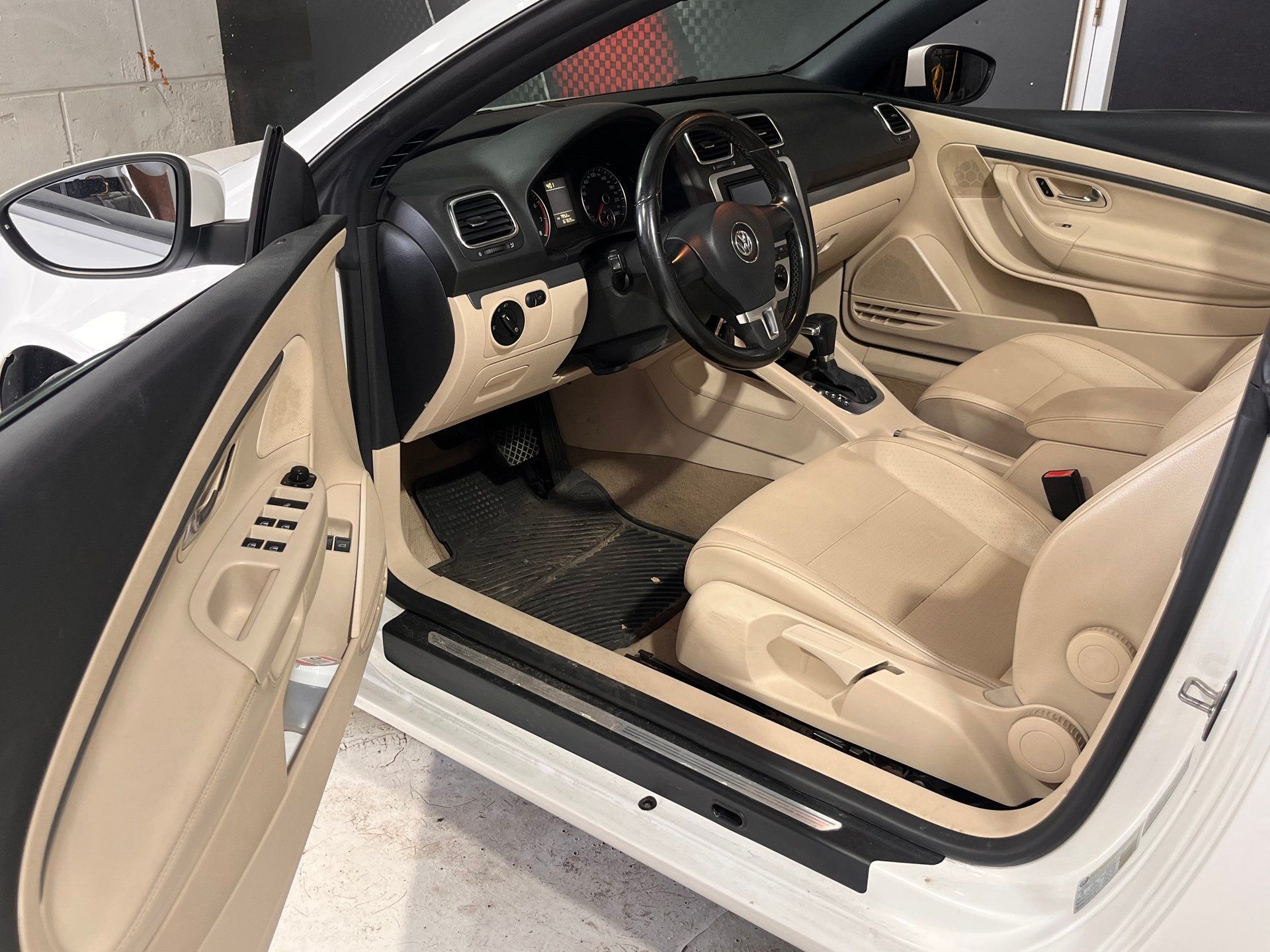 Volkswagen Eos 2010 - Image 7