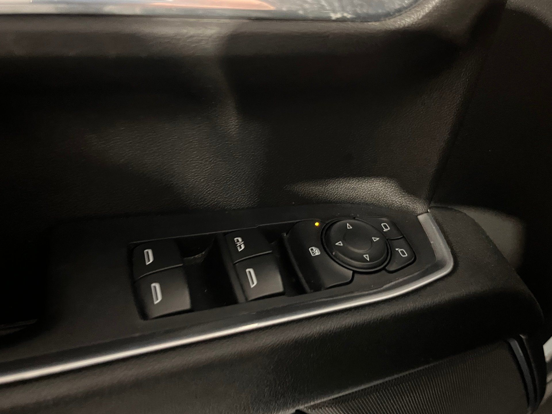 GMC Sierra 1500 2023 - Image 17