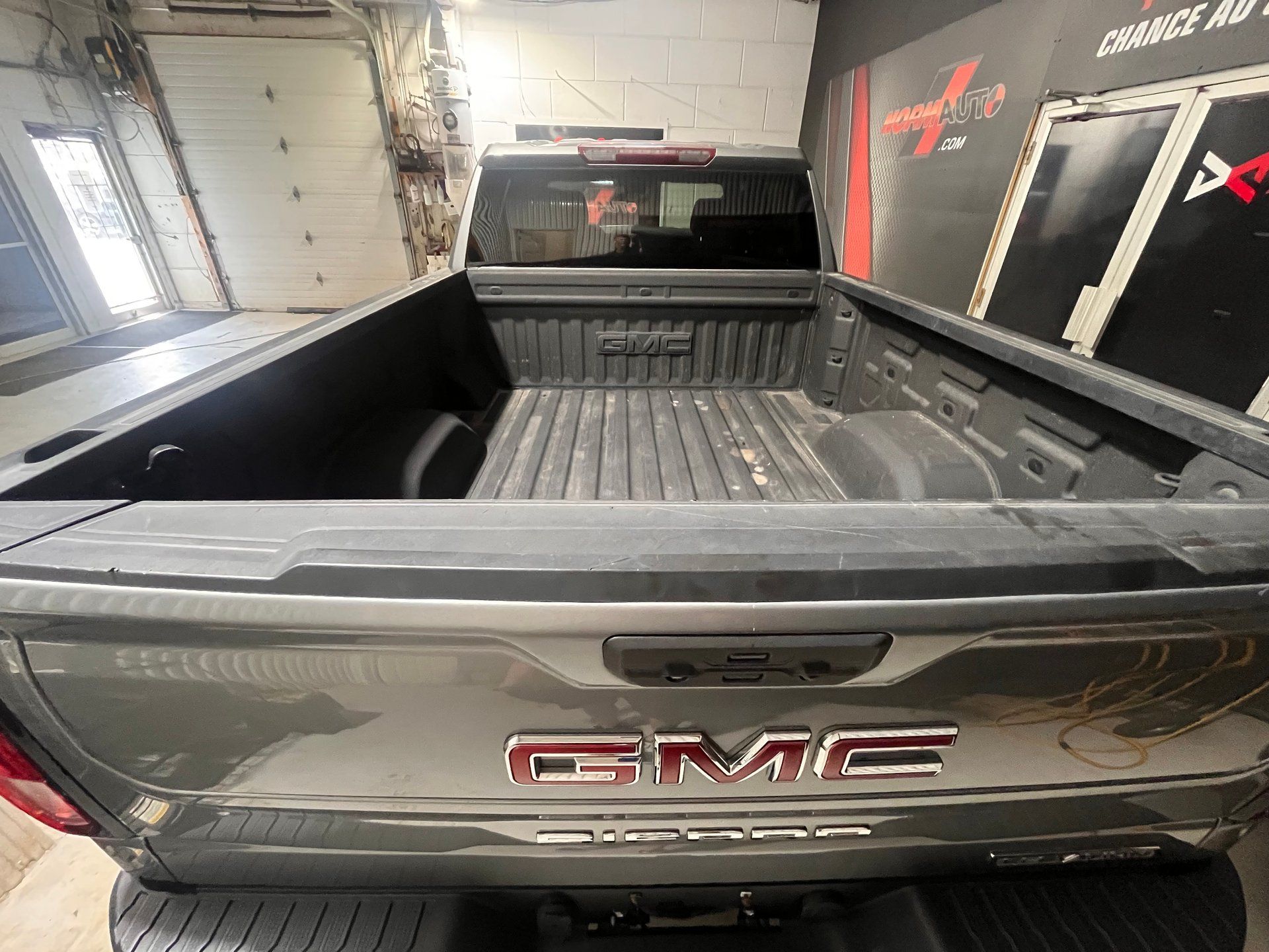 GMC Sierra 1500 2023 - Image 13