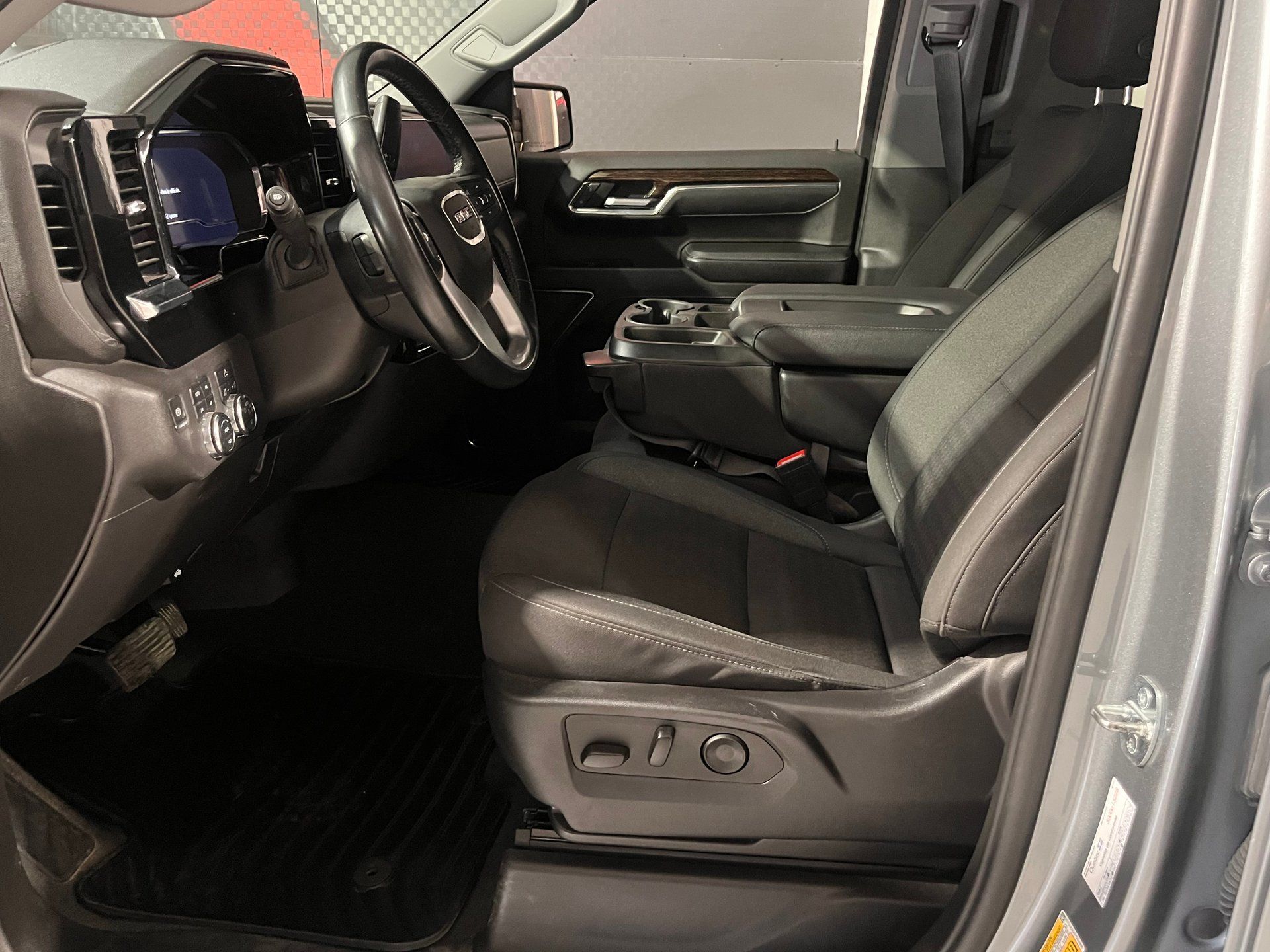 GMC Sierra 1500 2023 - Image 16