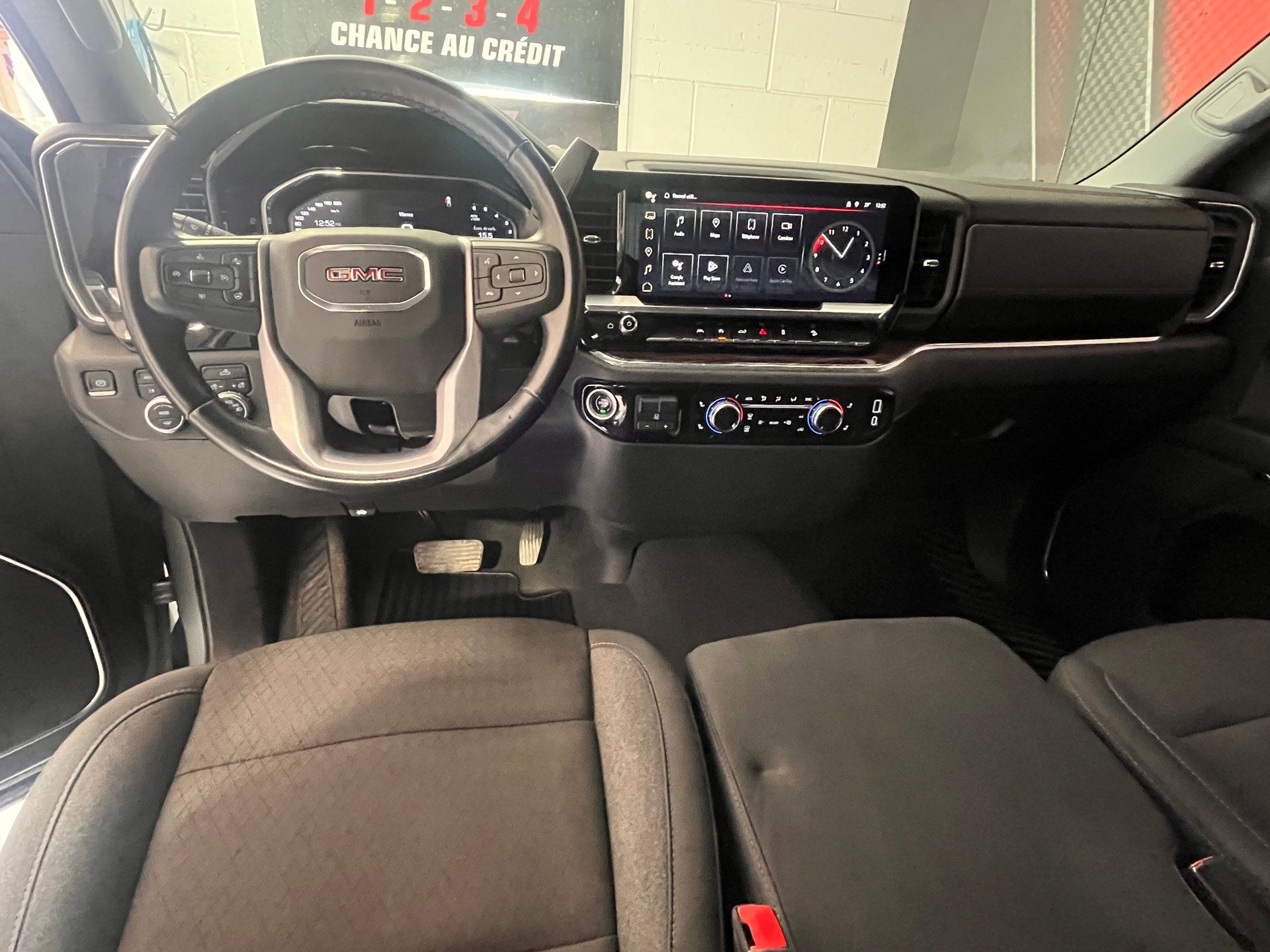 GMC Sierra 1500 2023 - Image 32
