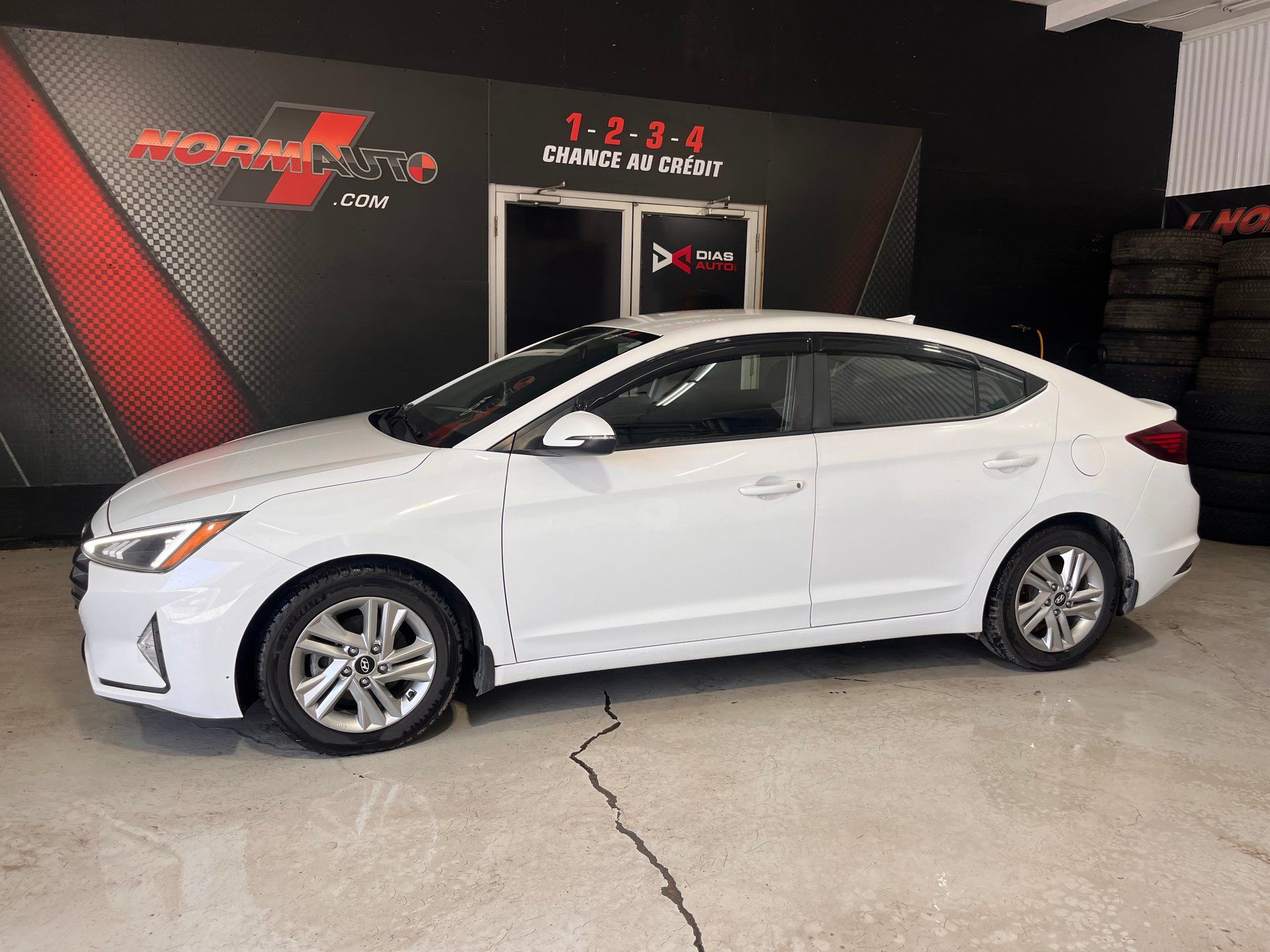 Hyundai Elantra 2020 - Image 2