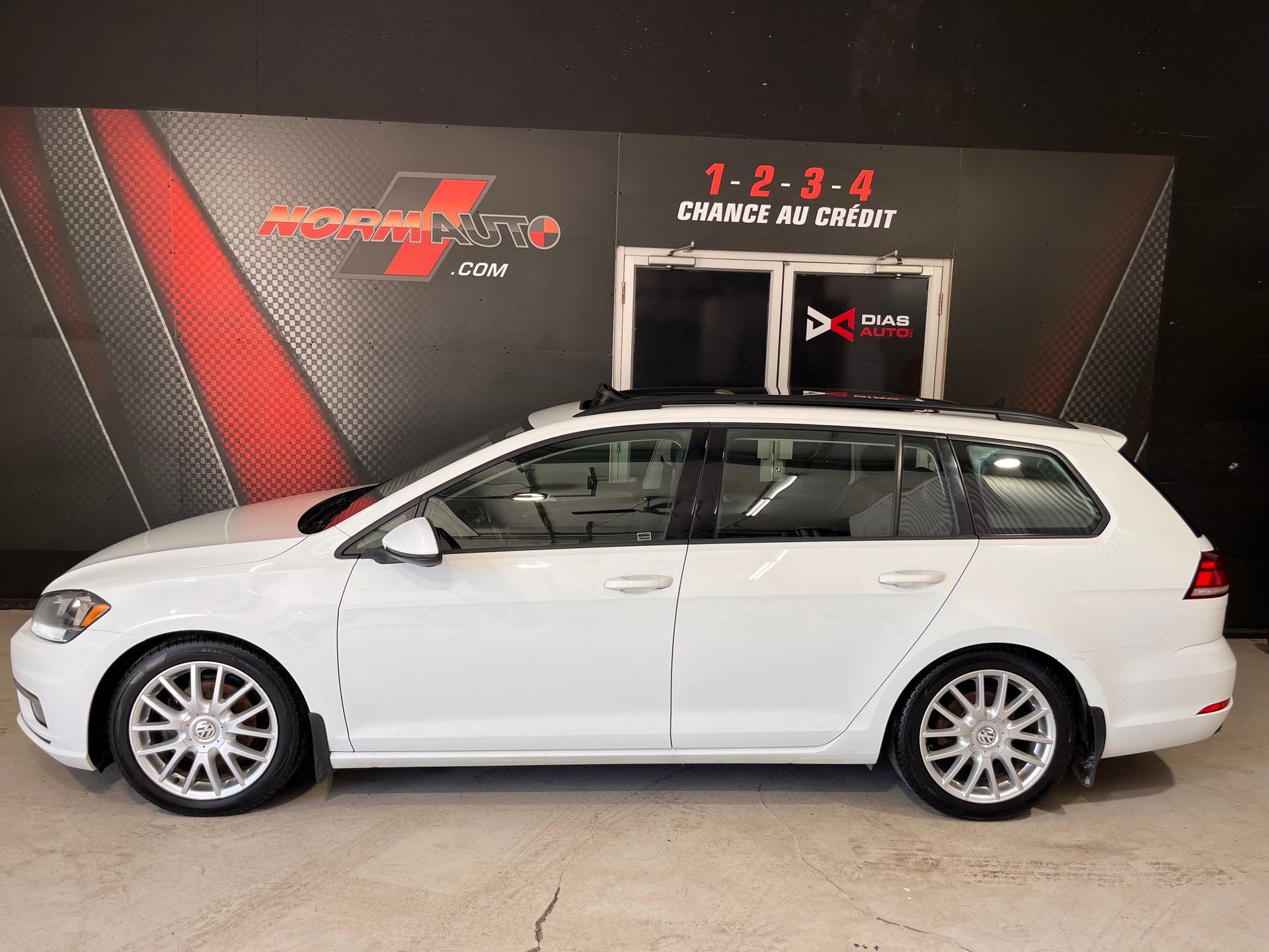 Volkswagen Golf SportWagen 2019 - Image 1
