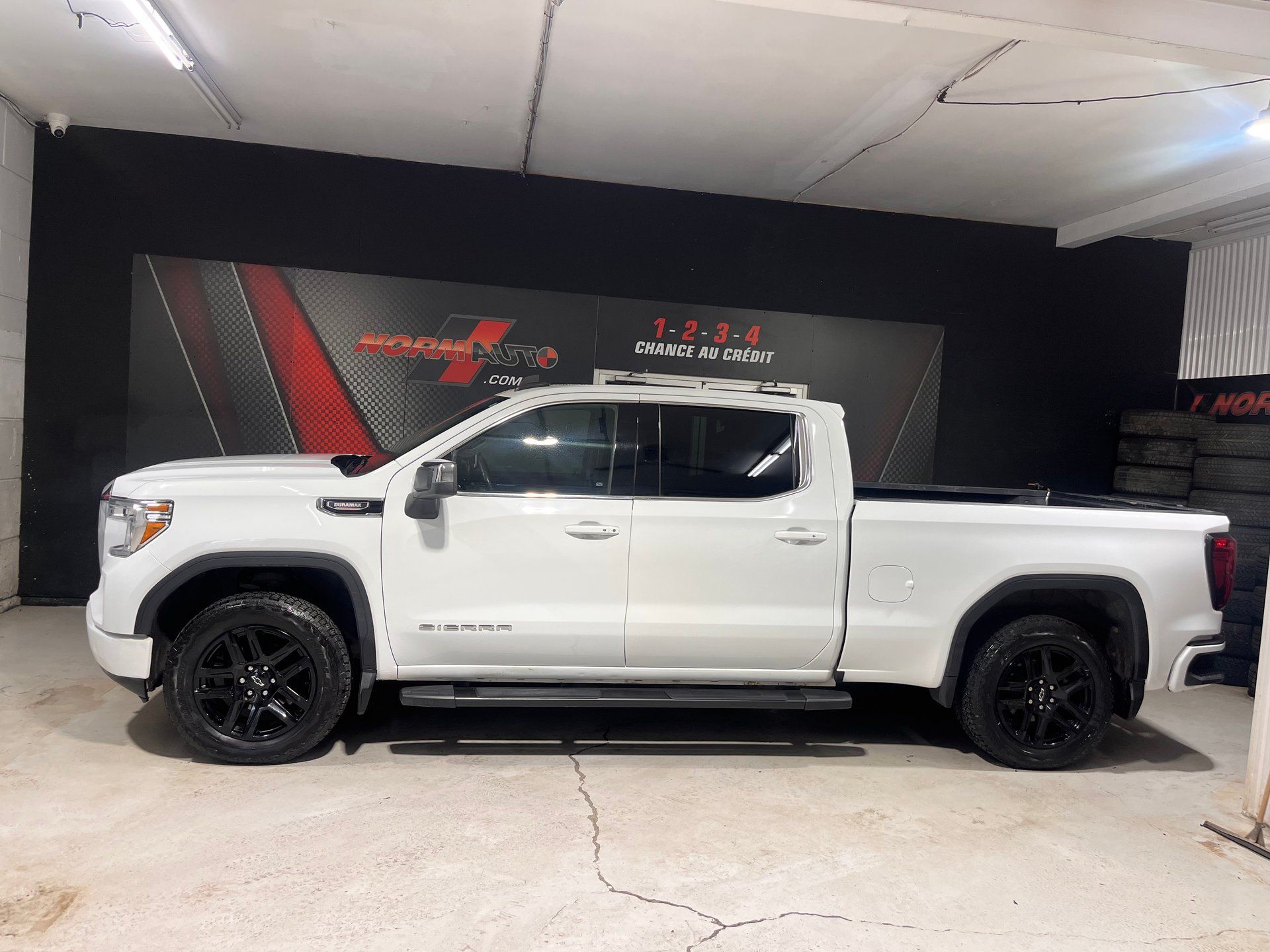 GMC Sierra 1500 2021 - Image 1