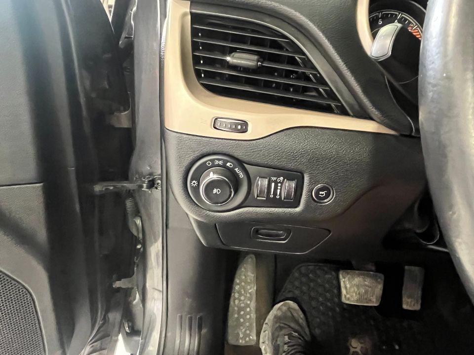 Jeep Cherokee 2016 - Image 17