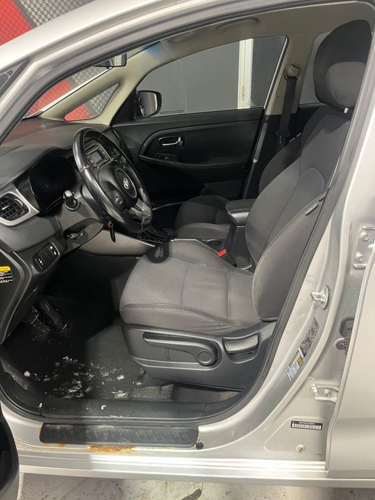 Kia Rondo 2016 - Image 9