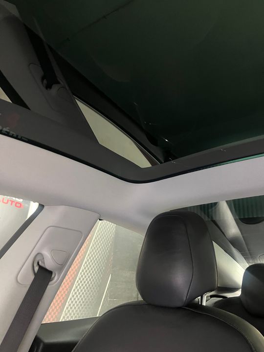 Tesla Model 3 2019 - Image 18
