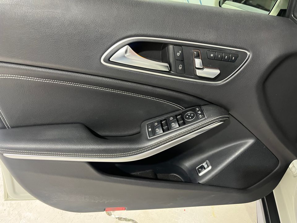 Mercedes-Benz GLA 250 2017 - Image 10