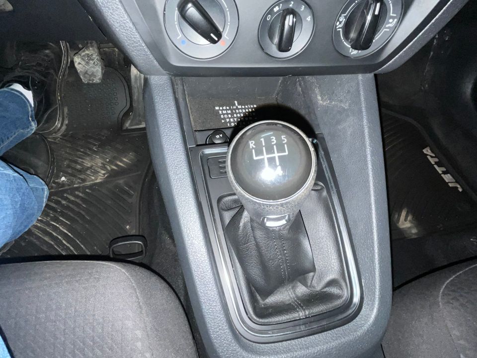 Volkswagen Jetta 2015 - Image 22