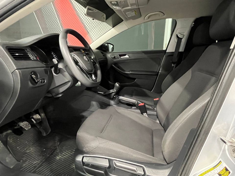 Volkswagen Jetta 2015 - Image 13