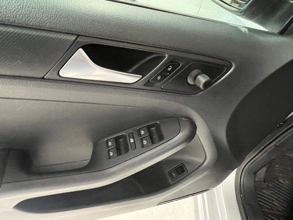 Volkswagen Jetta 2015 - Image 14