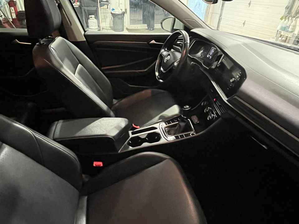 Volkswagen Jetta 2019 - Image 9