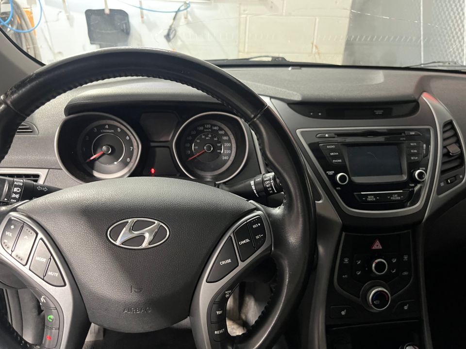 Hyundai Elantra 2016 - Image 11
