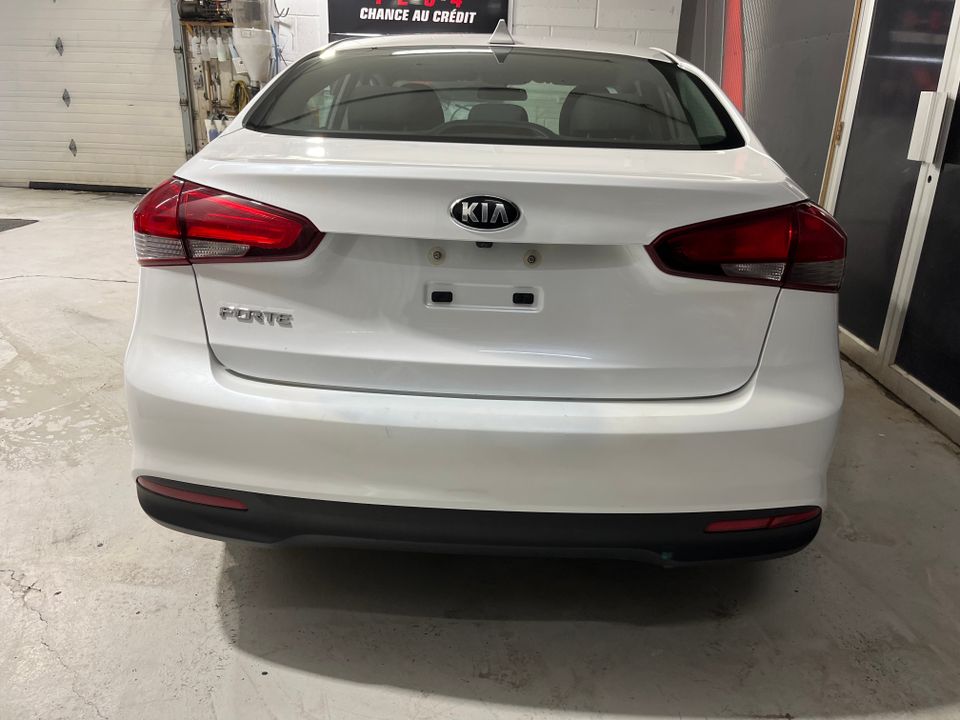 Kia Forte 2018 - Image 8