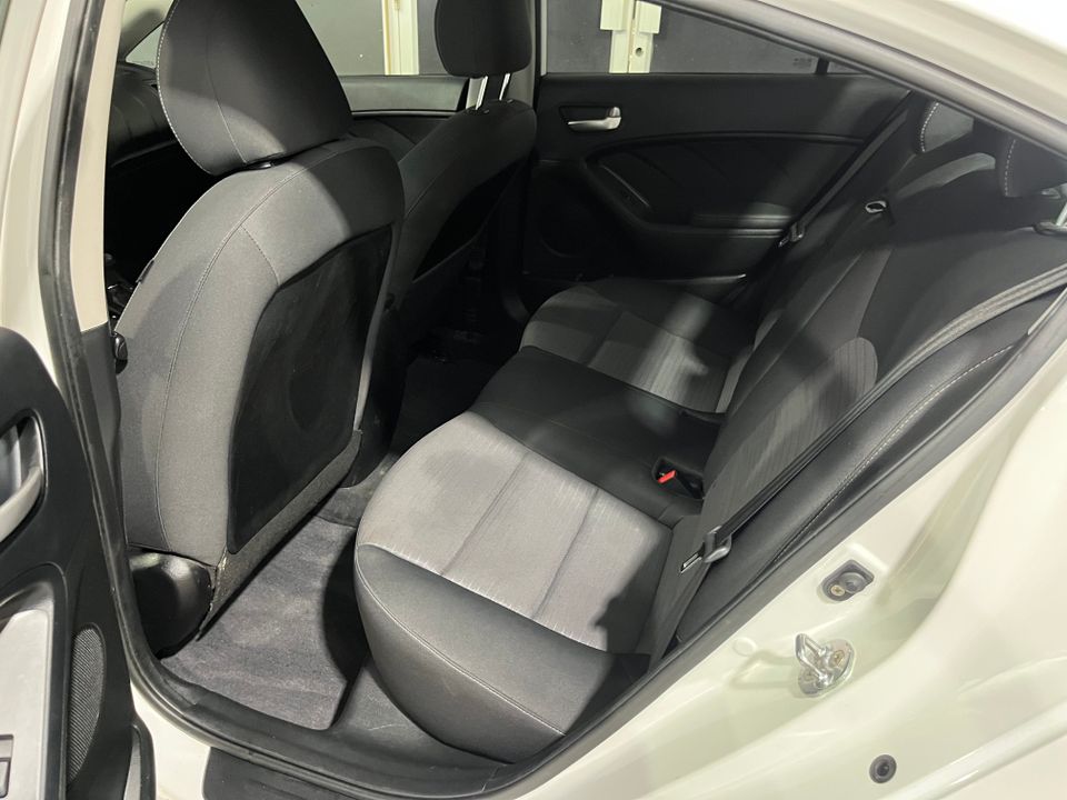 Kia Forte 2018 - Image 12