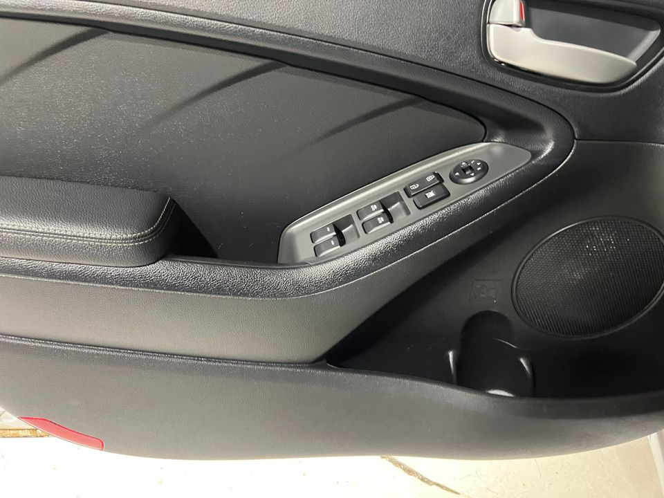 Kia Forte 2018 - Image 14