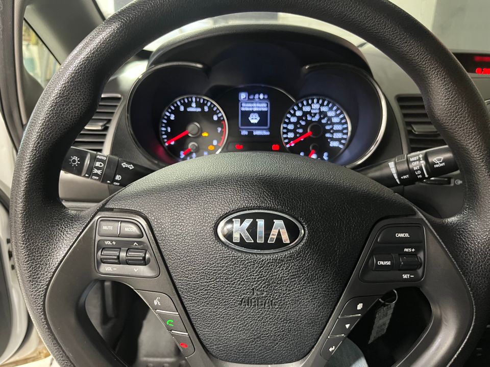 Kia Forte 2018 - Image 16