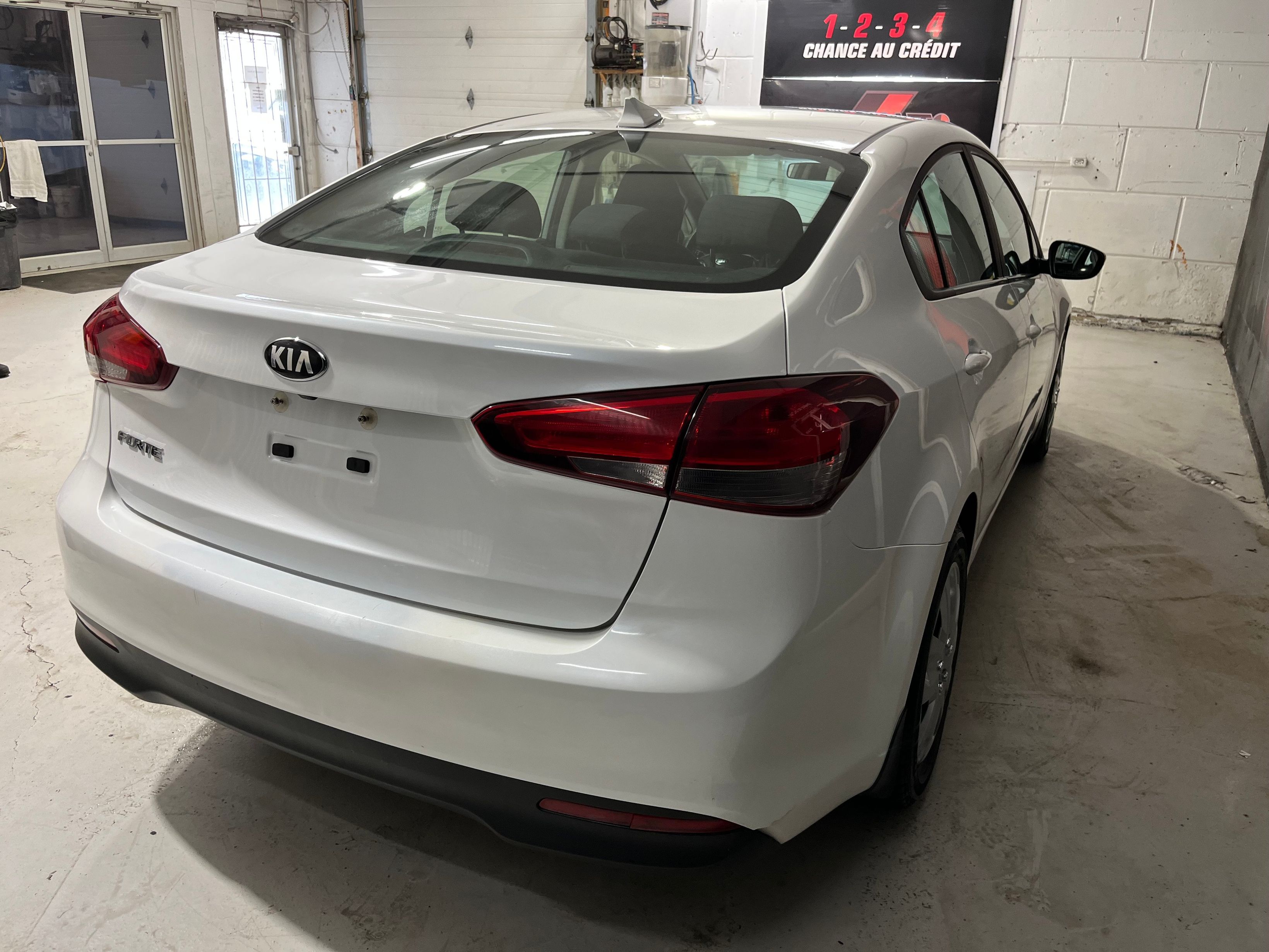 Kia Forte 2018 - Thumbnail 9